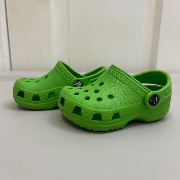 CROCS Other - Kids Toddler Crocs Classic Clog Bright Green Size 2 3‎ slip on Shoes